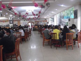 航帆培訓(xùn)2012年云南省政法干警考試培訓(xùn)VIP封閉式特訓(xùn)班學(xué)員就餐場景