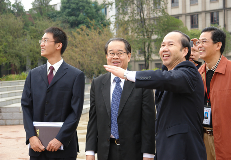 云南旅游職業(yè)學院_接待客人