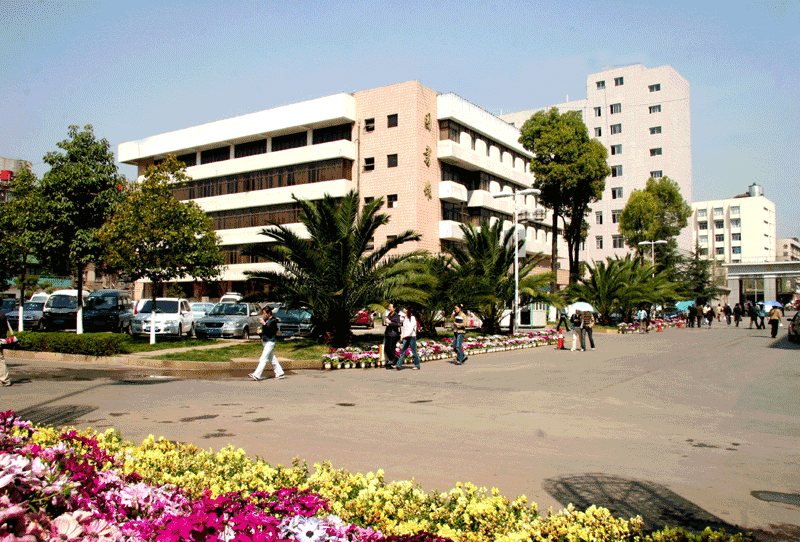 昆明醫(yī)學院校園美景