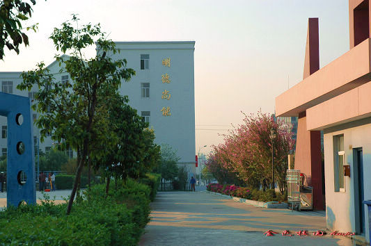 云南國土資源職業(yè)學(xué)院_校園一角