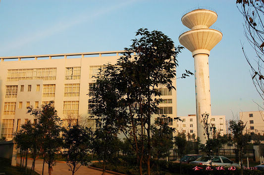 云南國土資源職業(yè)學(xué)院_校園一角