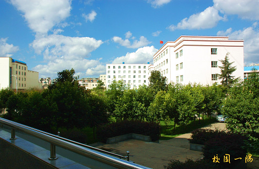 云南國土資源職業(yè)學(xué)院_校園一角