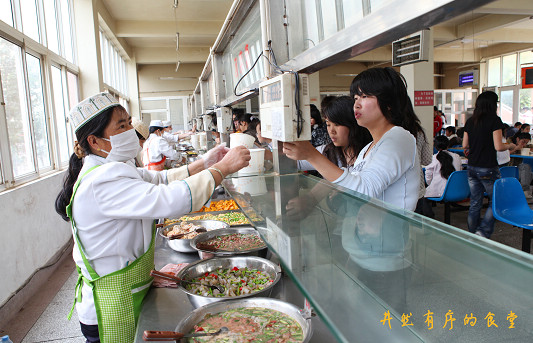 云南國土資源職業(yè)學(xué)院_井然有序的食堂